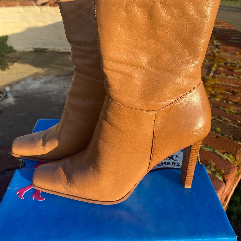 Vintage Sketchers “Tricky” boots in camel. Pristine condition. Size 8.5 in box!